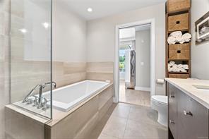 204-3223 Selleck Way — listing photo 17 of 28
