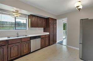 531 Savary Cres — listing photo 13 of 58