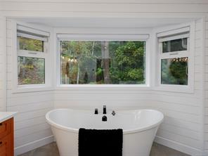 905 Worrall Dr — listing photo 17 of 45