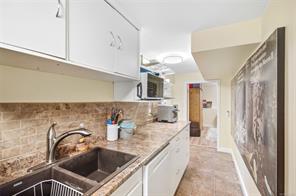 663 Maple St — listing photo 24 of 64