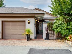51 901 Kentwood Lane, Saanich