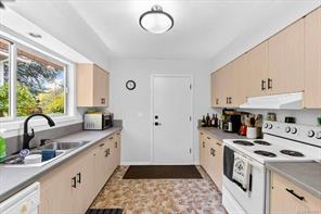 3962 Bruce St — listing photo 13 of 63