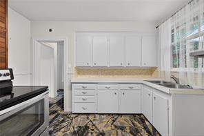 3219 RUTLEDGE St — listing photo 17 of 40