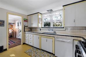 847 Old Esquimalt Rd — listing photo 18 of 54