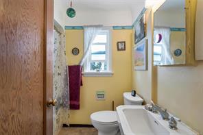 847 Old Esquimalt Rd — listing photo 27 of 54
