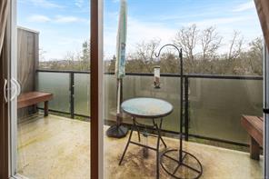 207-991 Cloverdale Ave — listing photo 13 of 21