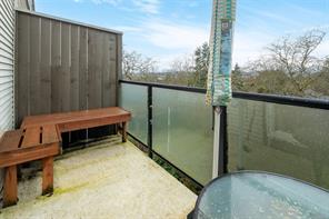 207-991 Cloverdale Ave — listing photo 14 of 21