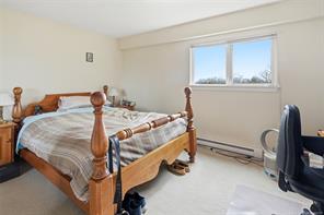 207-991 Cloverdale Ave — listing photo 19 of 21