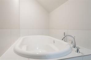 121 Harvey St — listing photo 22 of 49