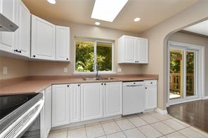 585 HANSEN Ave — listing photo 13 of 54