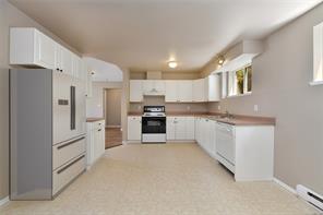585 HANSEN Ave — listing photo 39 of 54