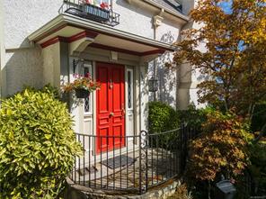 1618 Rockland Ave, Victoria