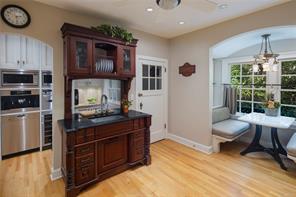 1618 Rockland Ave — listing photo 19 of 68
