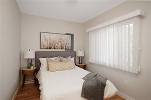 1697 Yale St — listing photo 22 of 39