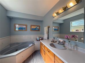 688 Albatross Cres — listing photo 27 of 46