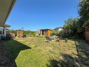 688 Albatross Cres — listing photo 33 of 46
