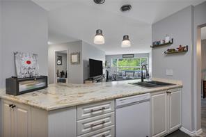 204-770 Poplar St — listing photo 14 of 36
