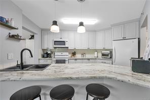204-770 Poplar St — listing photo 16 of 36