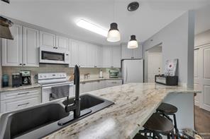 204-770 Poplar St — listing photo 17 of 36