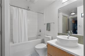 206-760 Johnson St — listing photo 17 of 26