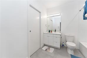 4-991 McKenzie Ave — listing photo 17 of 33