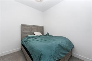 4-991 McKenzie Ave — listing photo 19 of 33