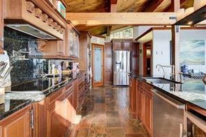 7995 West Coast Rd — listing photo 19 of 85