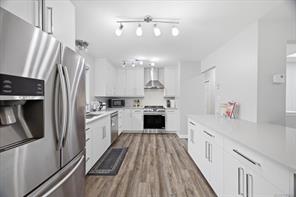 2079 Bay St — listing photo 18 of 65