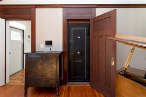 50 King George Terr — listing photo 45 of 71