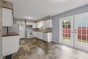 555 Weber St — listing photo 14 of 37