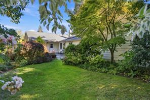 1061 Harlequin Rd, Qualicum Beach