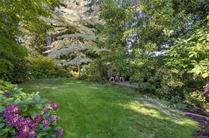 1061 Harlequin Rd — listing photo 14 of 40