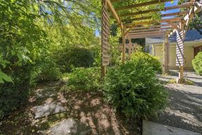 1061 Harlequin Rd — listing photo 15 of 40
