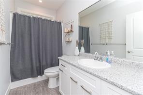 3205 Douglas St — listing photo 14 of 44