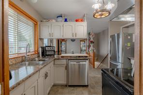 551 Birch St — listing photo 22 of 86