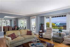 261 King George Terr — listing photo 15 of 62