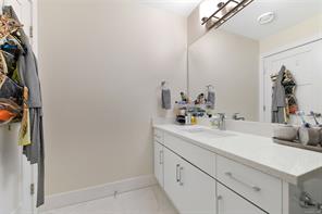 2-4487 WILKINSON Rd — listing photo 26 of 34