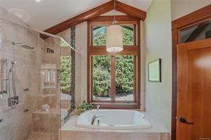 3230 Huntington Pl — listing photo 16 of 68