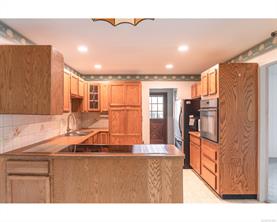 142 SUNNINGDALE Rd — listing photo 14 of 22
