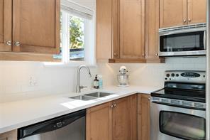 2563 Shelbourne St — listing photo 19 of 92