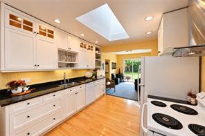 1635 Fairfield Rd — listing photo 13 of 58