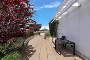 404-834 Johnson St — listing photo 23 of 27