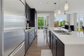 402-999 Burdett Ave — listing photo 18 of 37
