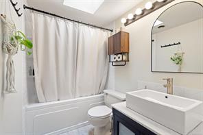 306-1518 Pandora Ave — listing photo 27 of 36