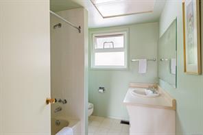 2045 San Rafael Cres — listing photo 24 of 42