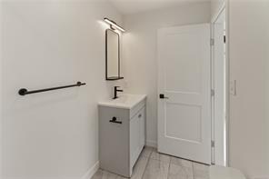 425 Stewart Ave — listing photo 23 of 41