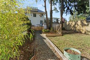 425 Stewart Ave — listing photo 38 of 41
