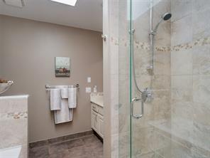 901-2829 Arbutus Rd — listing photo 14 of 39