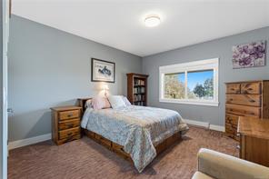 3030 Dolphin Dr — listing photo 23 of 92