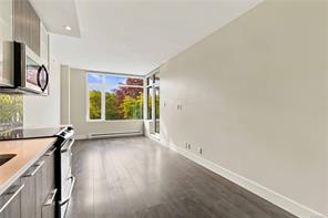 204-960 YATES St — listing photo 13 of 33